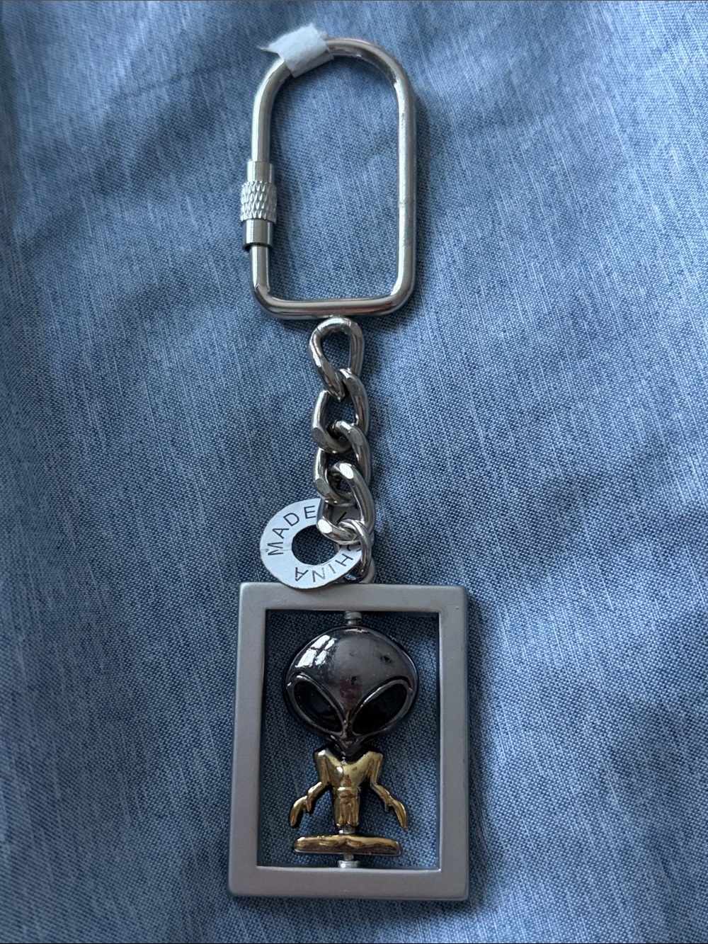 Alien swivel keychain